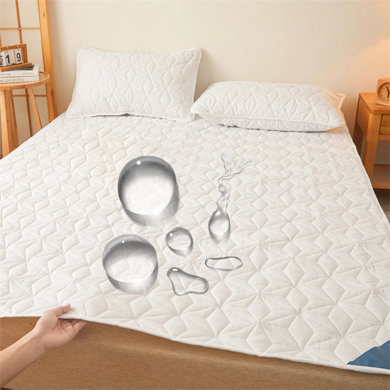 Waterproof Mattress Protector - Breathable Noiseless Mattress Cover Pad with 4 Elastic Corner Straps Fits up to 40 cm deep