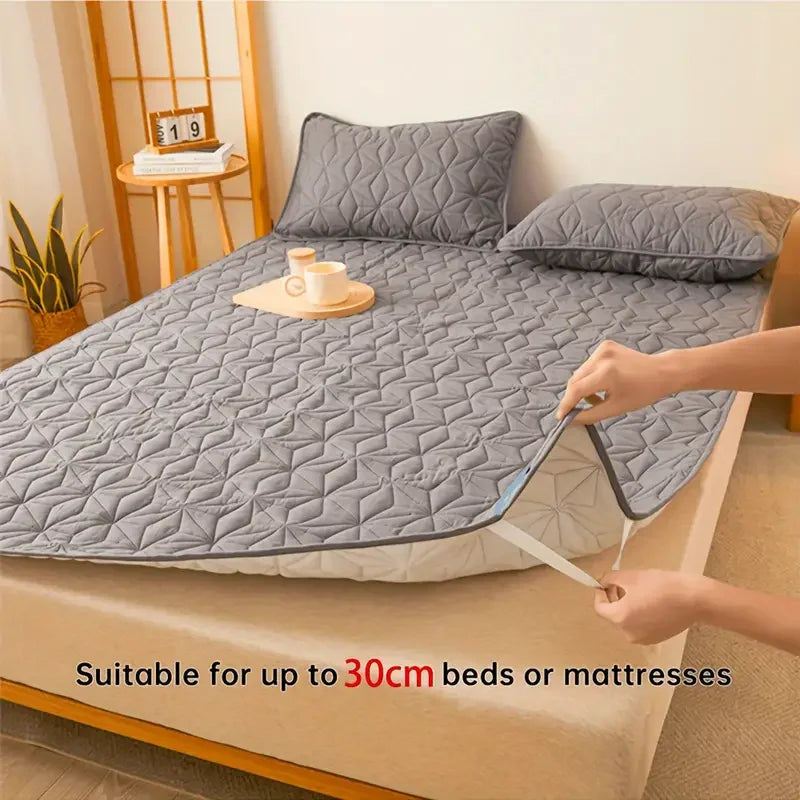 Waterproof Mattress Protector - Breathable Noiseless Mattress Cover Pad with 4 Elastic Corner Straps Fits up to 40 cm deep